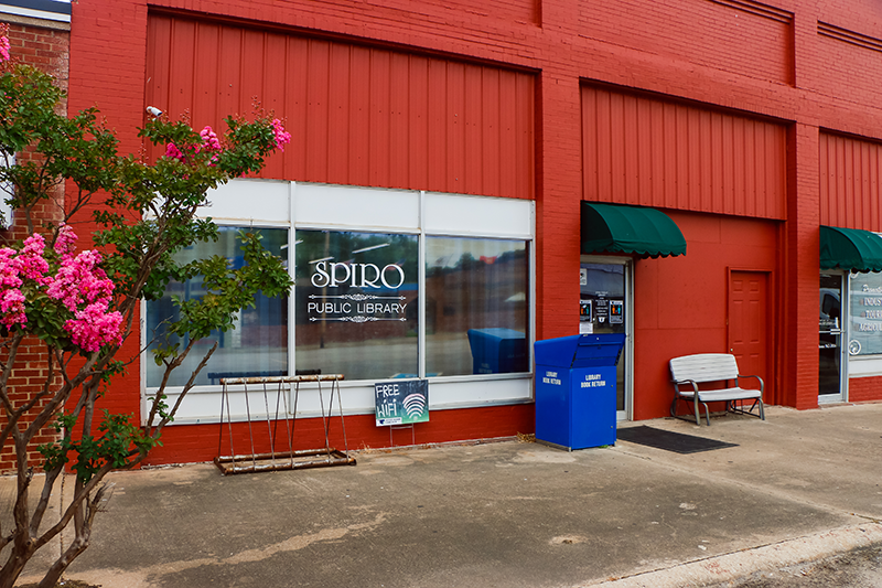 Spiro Public Library exterior