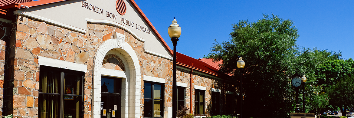 Exterior photo of Broken Bow Public Library entrance